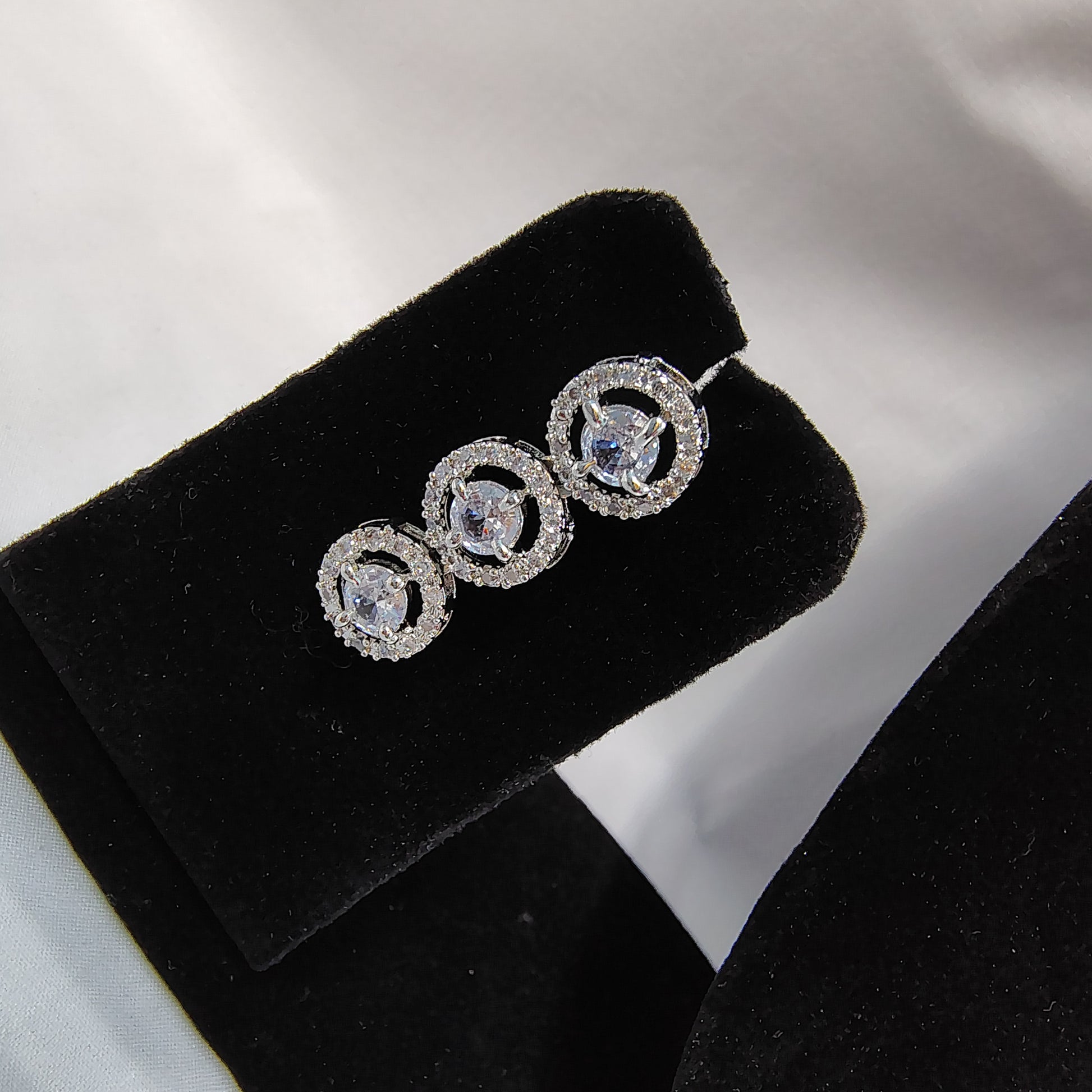 Halo Gleam Round-Cut Set Crystal White
