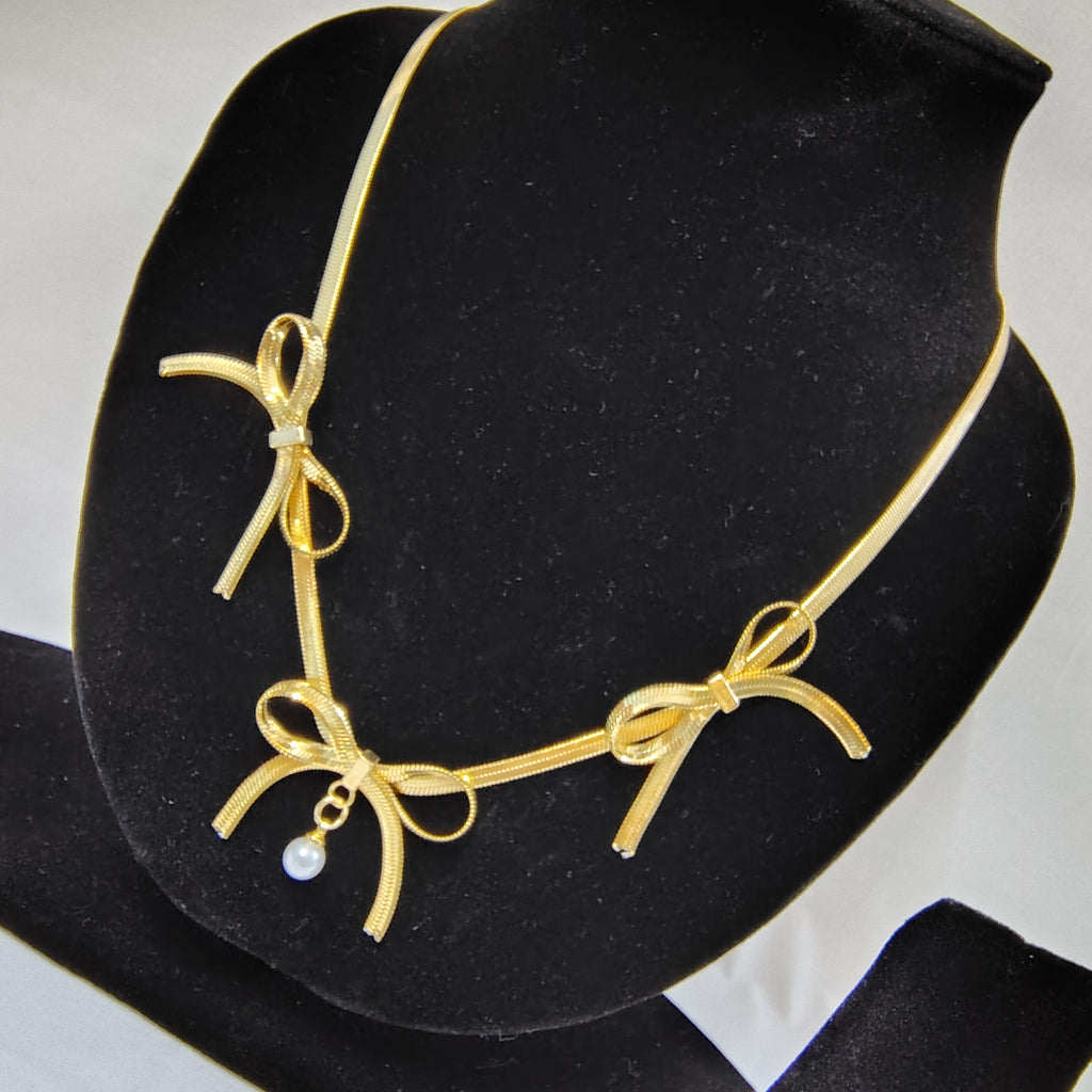 Bow Gold Pendant