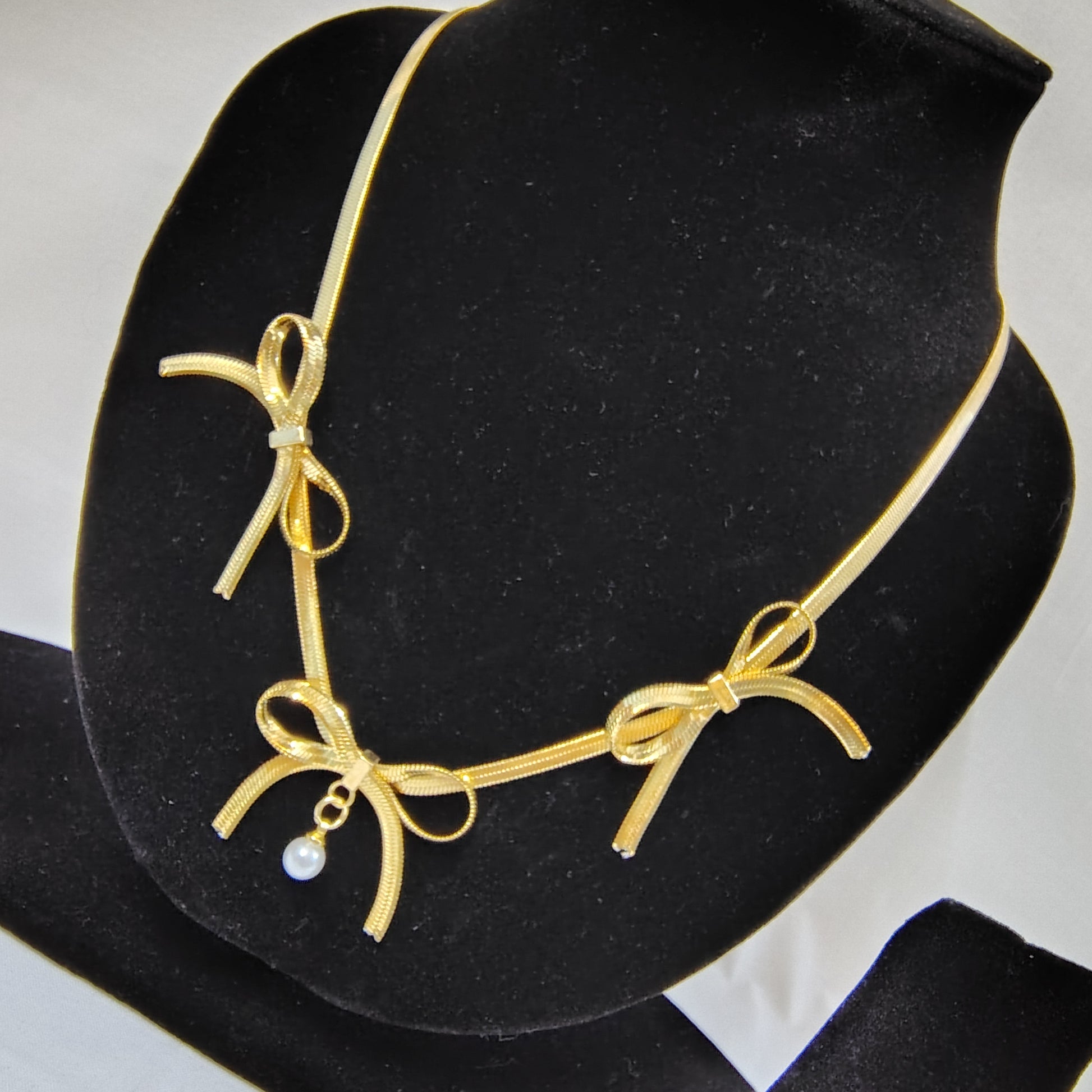 Bow Gold Pendant
